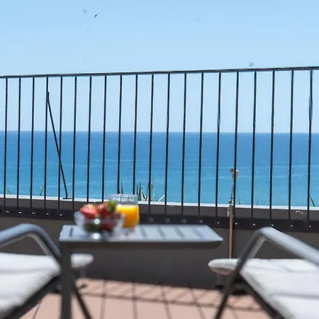 Over The Cliff - Jacuzzi Sea View By Lovelystay Apartment *