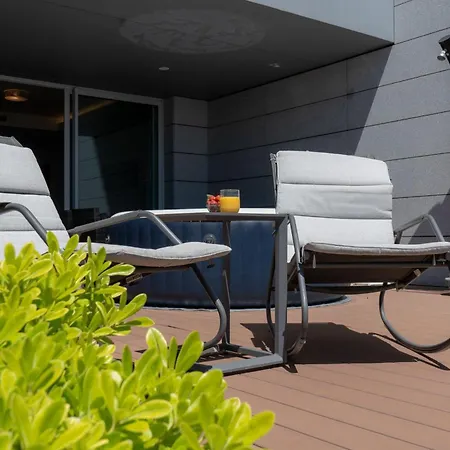Over The Cliff - Jacuzzi Sea View By Lovelystay Apartment