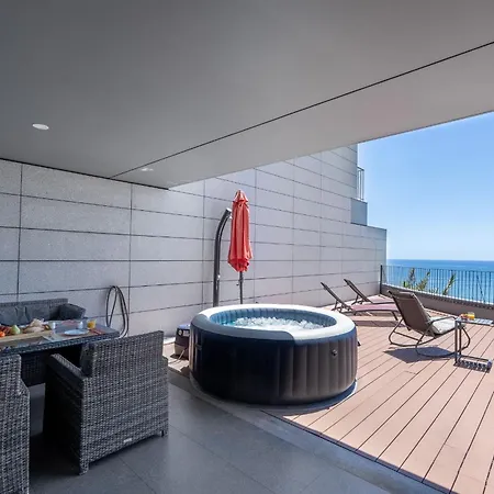 Apartment Over The Cliff - Jacuzzi Sea View By Lovelystay *