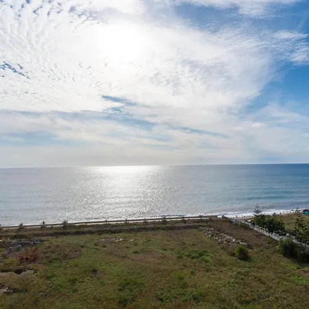 Over The Cliff - Jacuzzi Sea View By Lovelystay Apartment