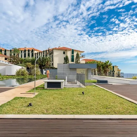 Apartment Over The Cliff - Jacuzzi Sea View By Lovelystay