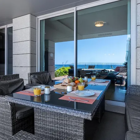 Apartment Over The Cliff - Jacuzzi Sea View By Lovelystay *