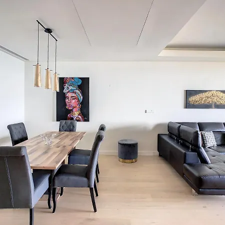 Apartman Over The Cliff By Lovelystay